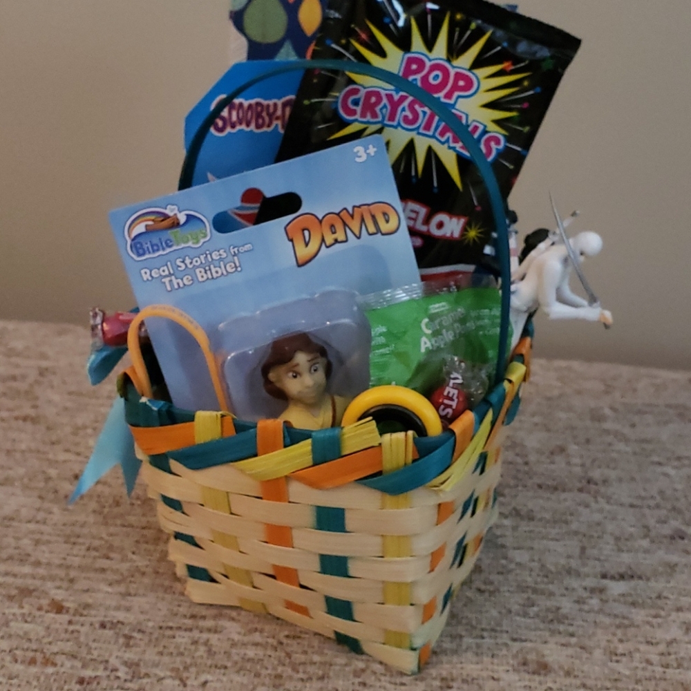 Filled mini Easter basket - Picture 1 of 6